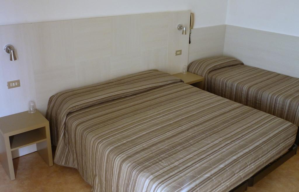 Hotel Solemare Чезенатико Номер фото